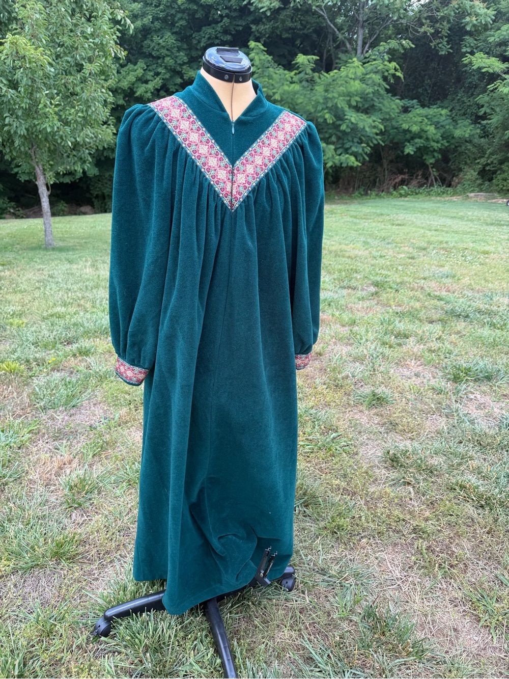 Vintage Vanity Fair dressing gown nightgown mumu. Granny Golden Girls